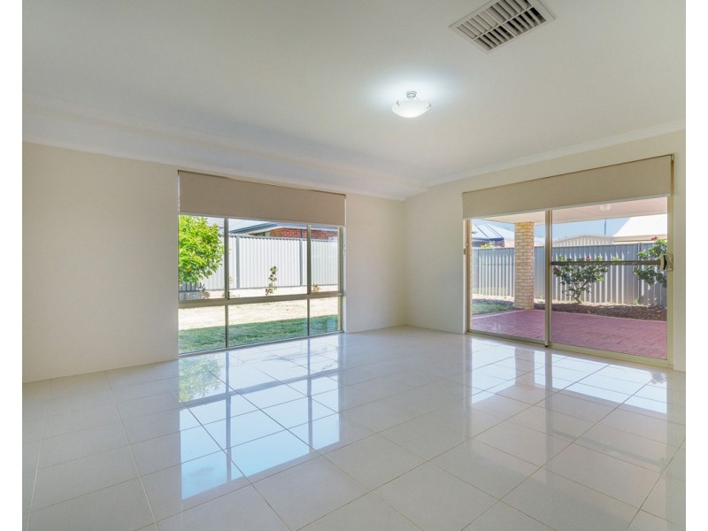 24 Benalla Crescent, Byford WA 6122