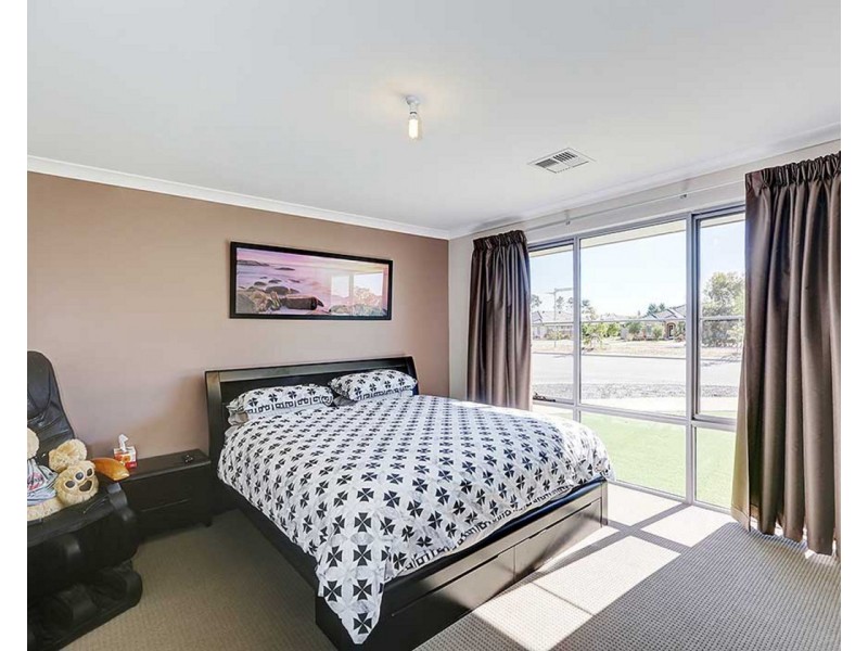 13 Lee-Steere Crescent, Piara Waters WA 6112