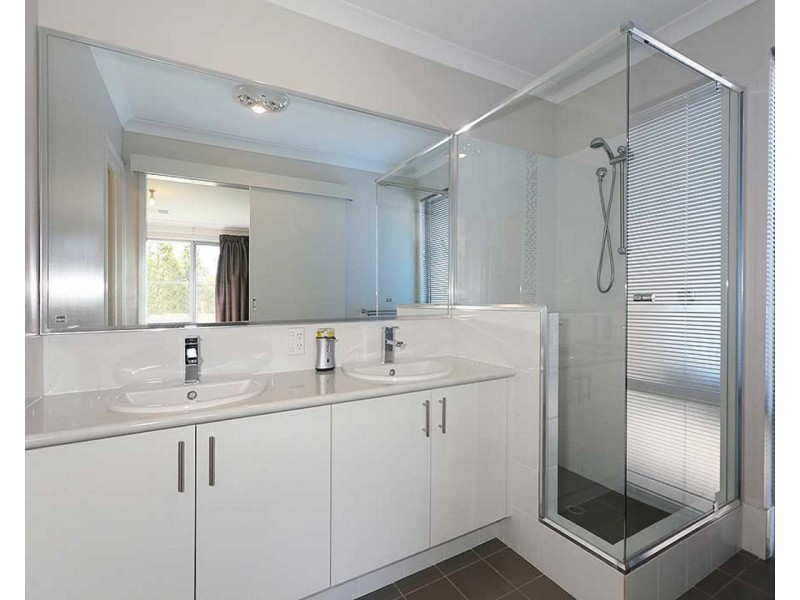 13 Lee-Steere Crescent, Piara Waters WA 6112