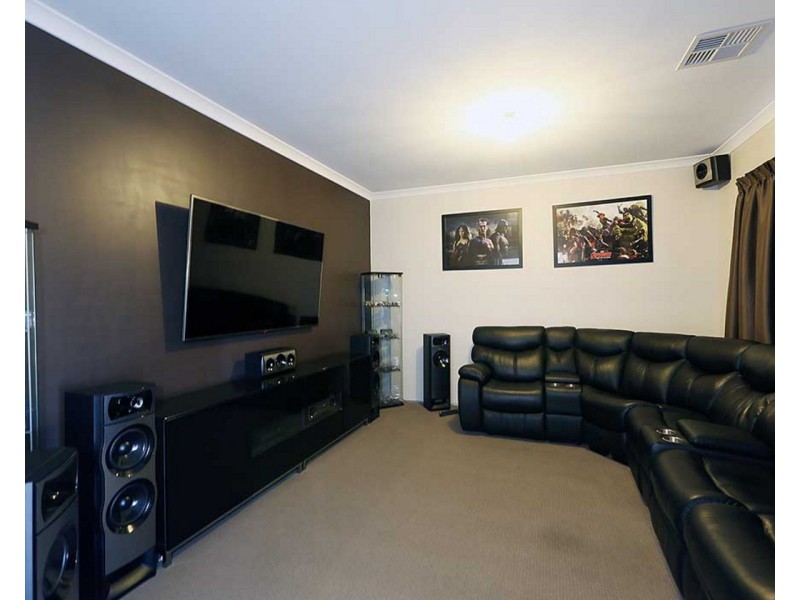 13 Lee-Steere Crescent, Piara Waters WA 6112