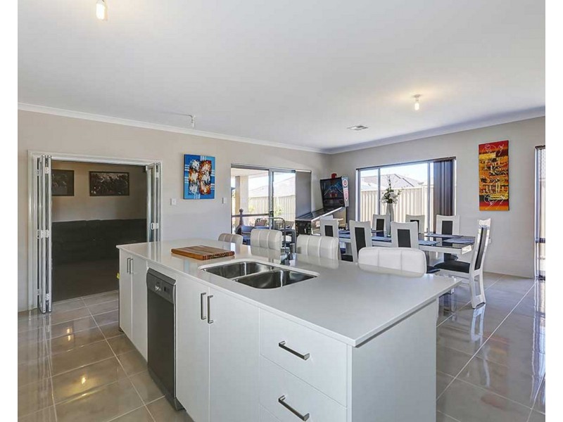 13 Lee-Steere Crescent, Piara Waters WA 6112