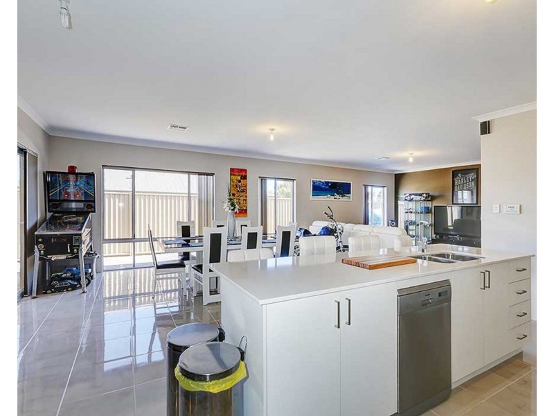 13 Lee-Steere Crescent, Piara Waters WA 6112