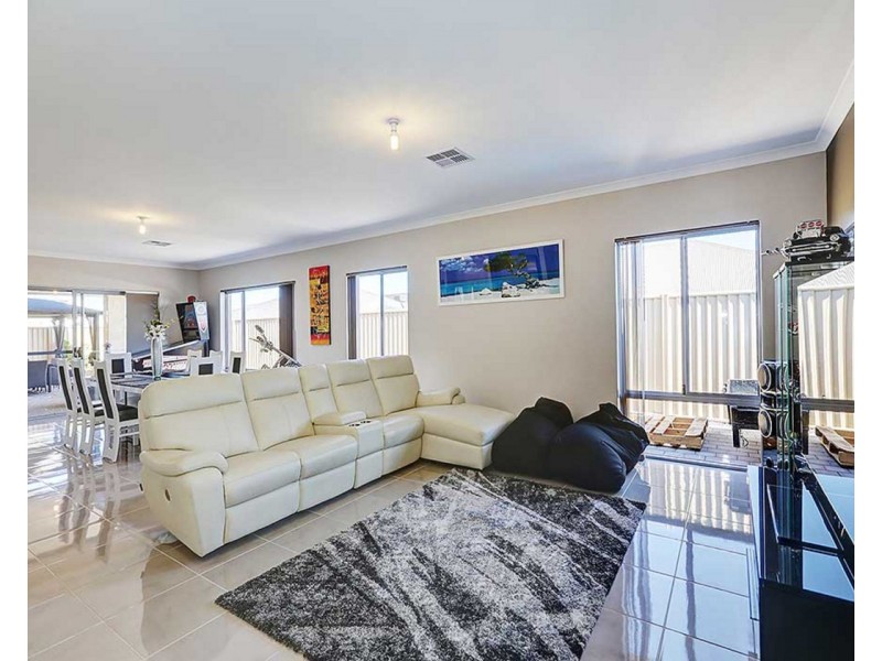 13 Lee-Steere Crescent, Piara Waters WA 6112