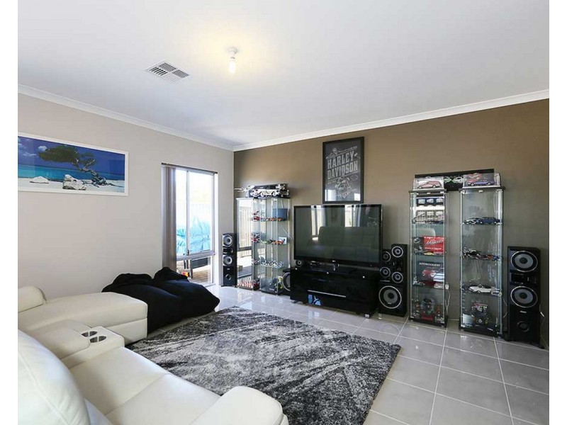 13 Lee-Steere Crescent, Piara Waters WA 6112