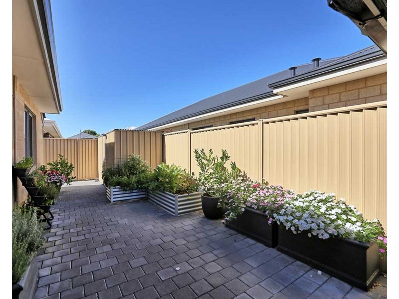 13 Lee-Steere Crescent, Piara Waters WA 6112