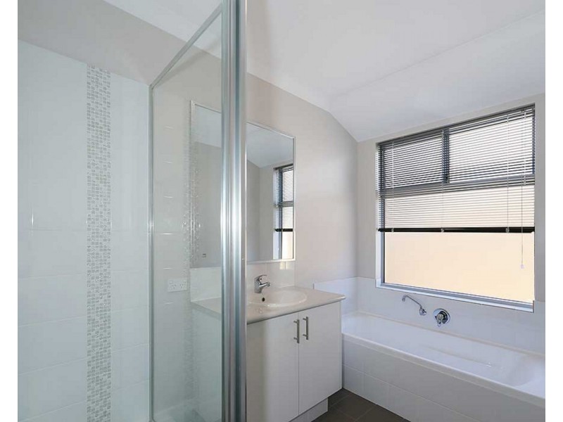 13 Lee-Steere Crescent, Piara Waters WA 6112