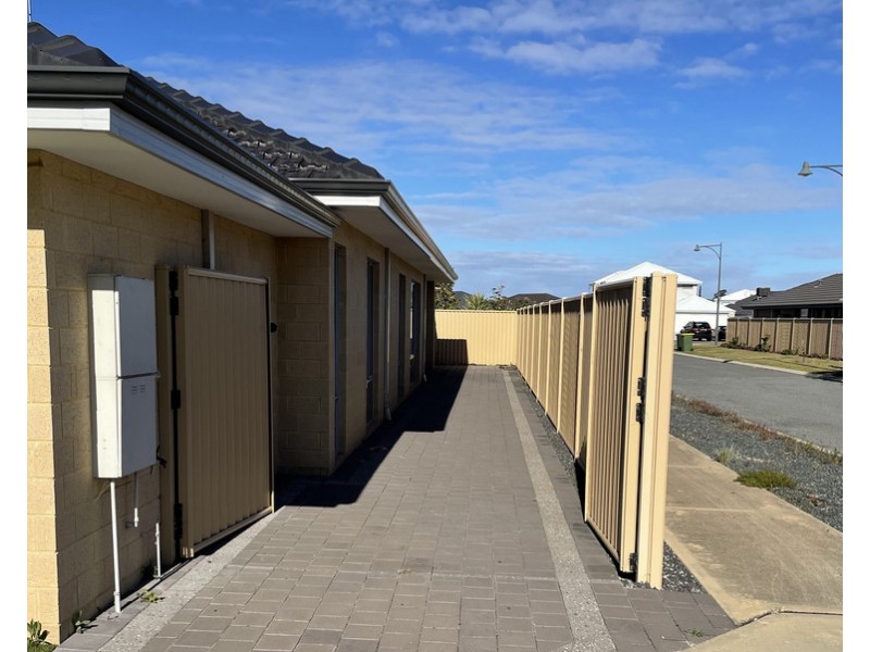 13 Lee-Steere Crescent, Piara Waters WA 6112