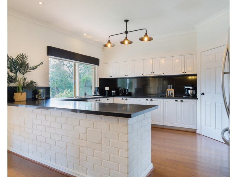 23 Frances Gregory Drive, Bedfordale WA 6112