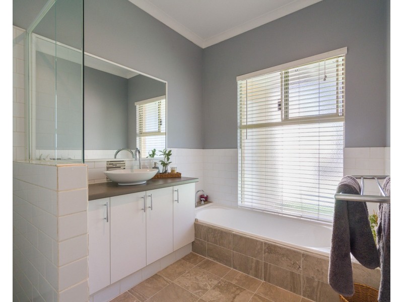 23 Frances Gregory Drive, Bedfordale WA 6112