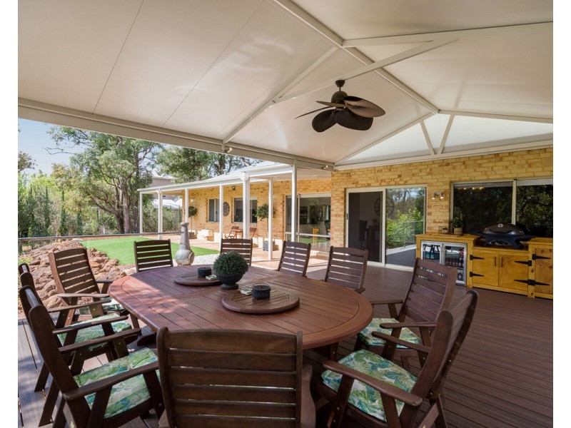 23 Frances Gregory Drive, Bedfordale WA 6112