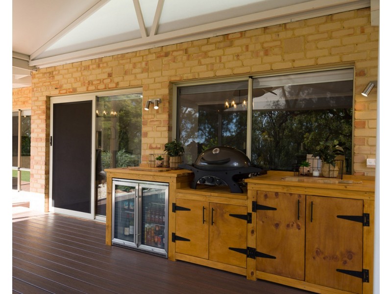 23 Frances Gregory Drive, Bedfordale WA 6112