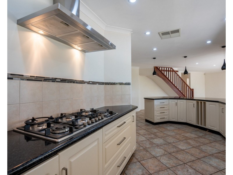 22 Rise Court, Mount Richon WA 6112