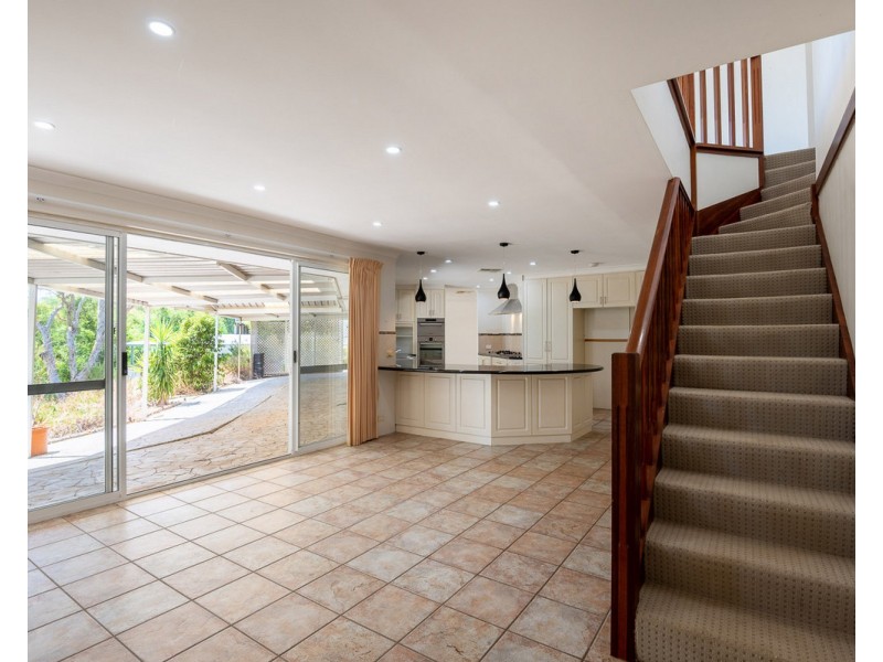 22 Rise Court, Mount Richon WA 6112