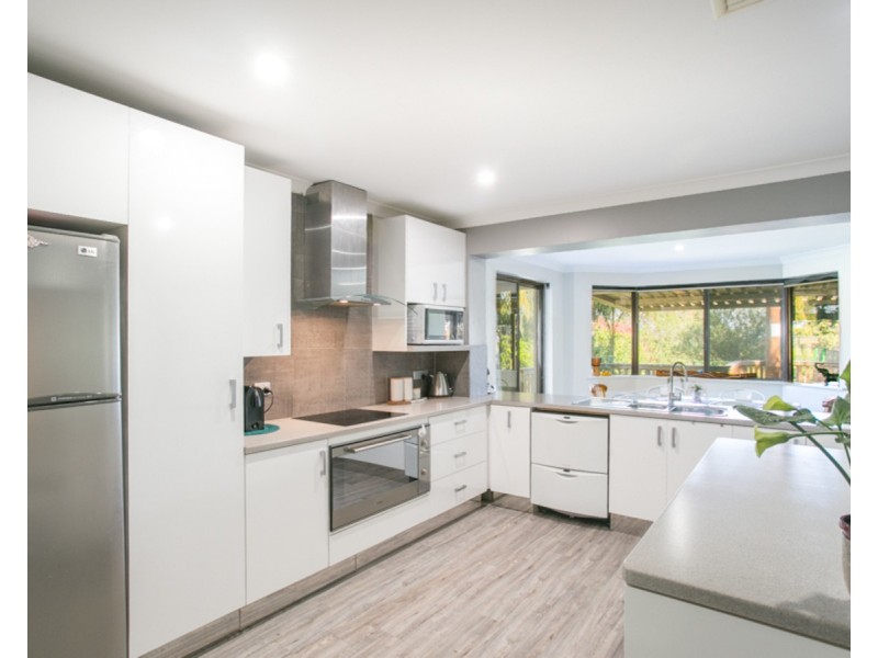 17 Henrietta Avenue, Mount Nasura WA 6112