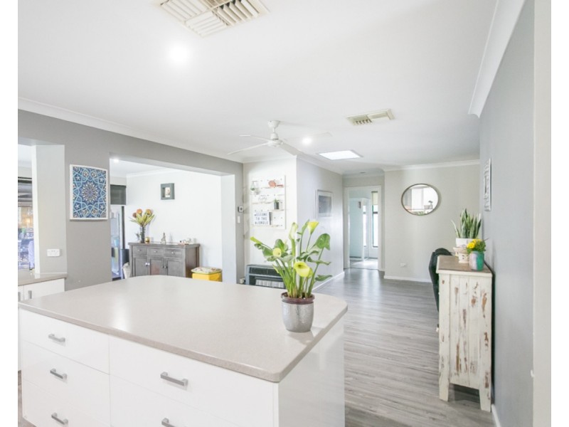 17 Henrietta Avenue, Mount Nasura WA 6112