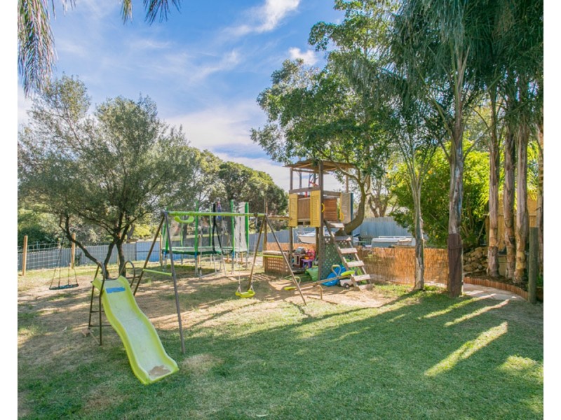 17 Henrietta Avenue, Mount Nasura WA 6112
