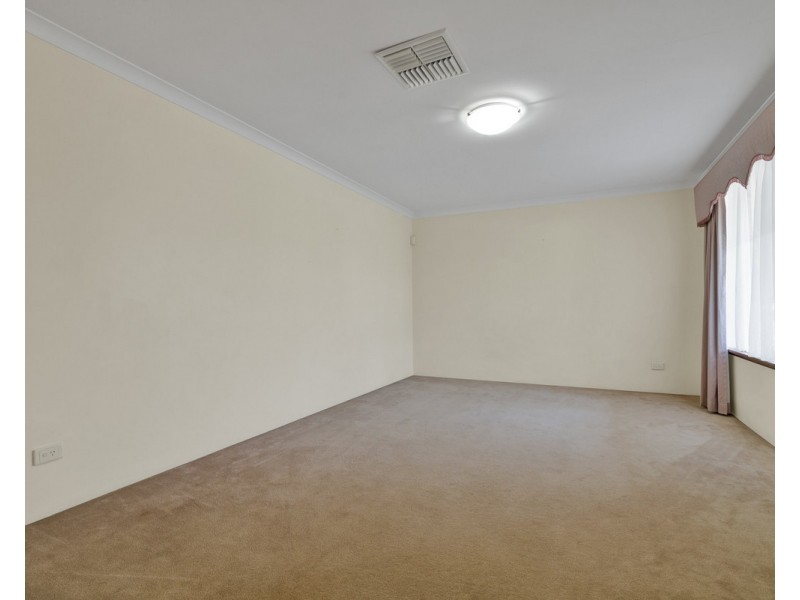 14 Rosebud Close, Huntingdale WA 6110