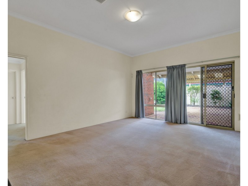 14 Rosebud Close, Huntingdale WA 6110