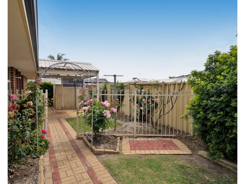 14 Rosebud Close, Huntingdale WA 6110