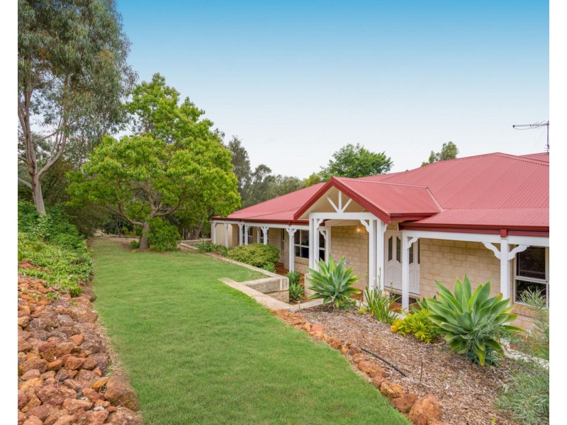 2 Maclean Street, Roleystone WA 6111