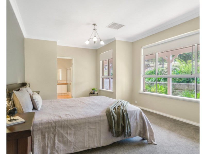 2 Maclean Street, Roleystone WA 6111