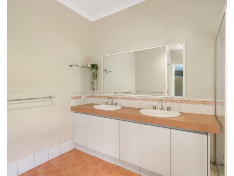 2 Maclean Street, Roleystone WA 6111