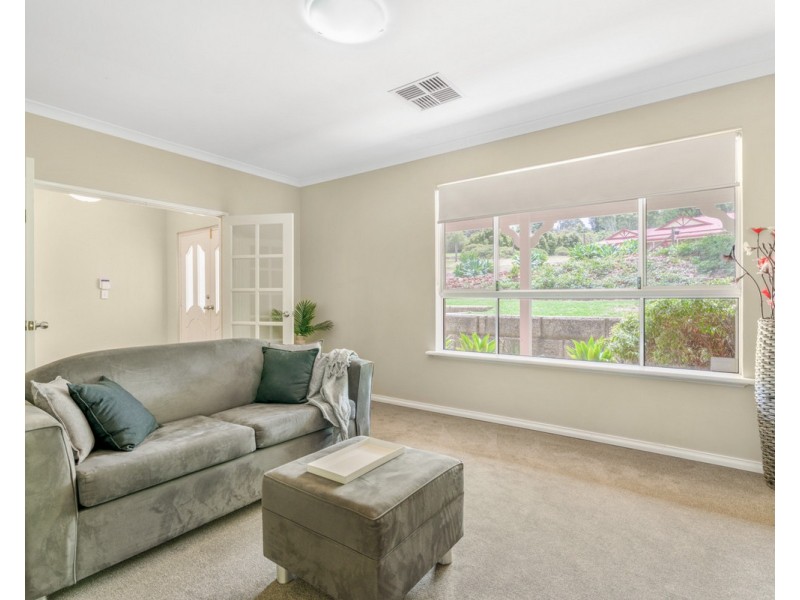 2 Maclean Street, Roleystone WA 6111