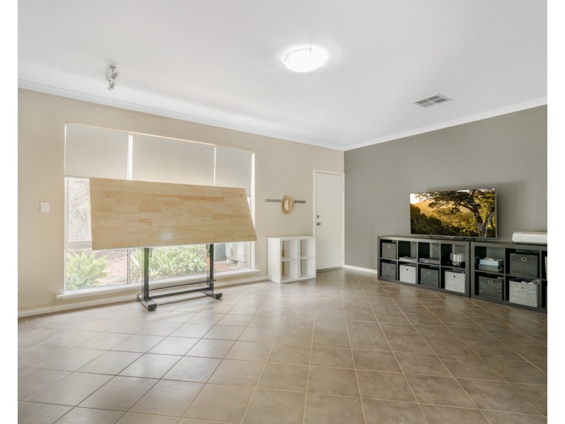 2 Maclean Street, Roleystone WA 6111