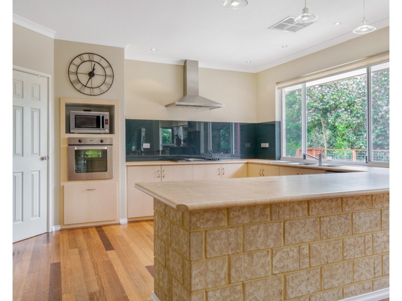 2 Maclean Street, Roleystone WA 6111