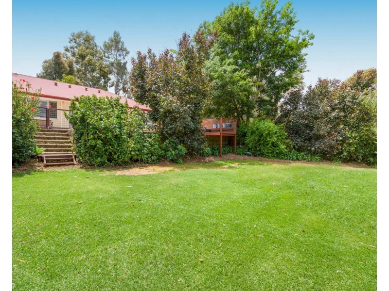 2 Maclean Street, Roleystone WA 6111