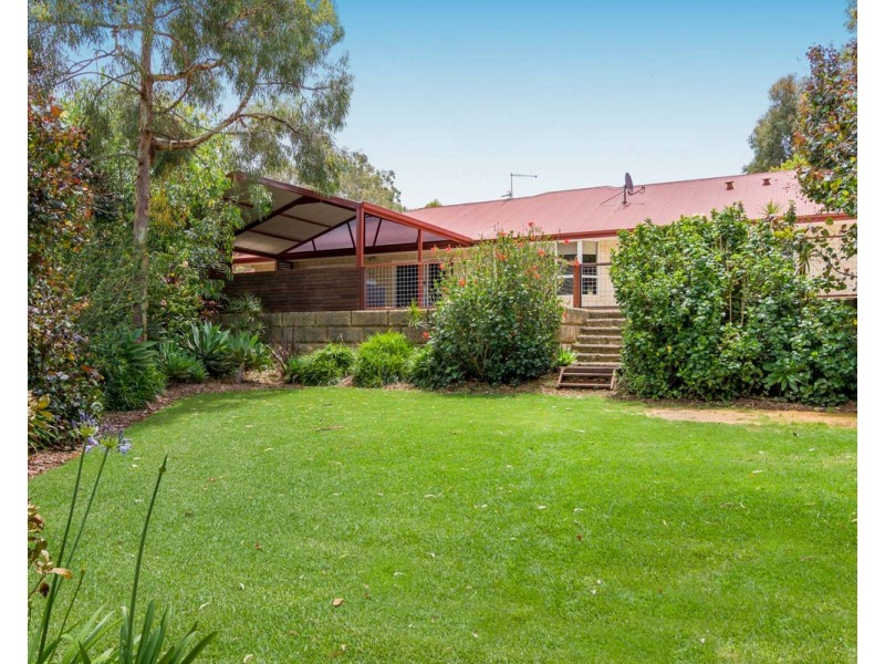 2 Maclean Street, Roleystone WA 6111