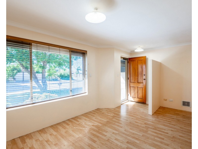 30 Chisholm Circle, Seville Grove WA 6112