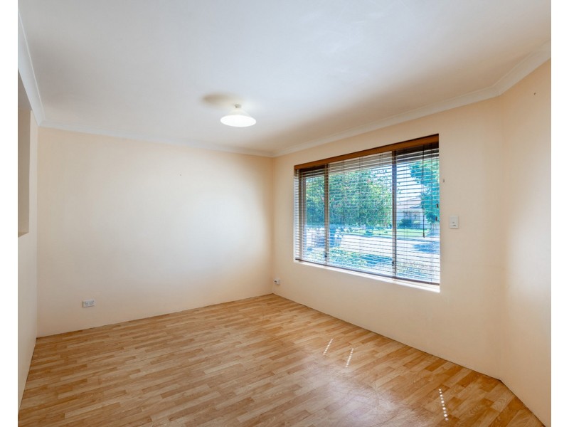 30 Chisholm Circle, Seville Grove WA 6112