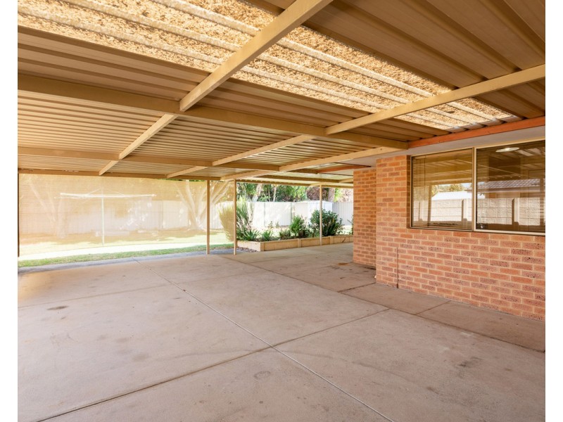 30 Chisholm Circle, Seville Grove WA 6112