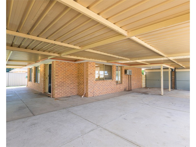 30 Chisholm Circle, Seville Grove WA 6112