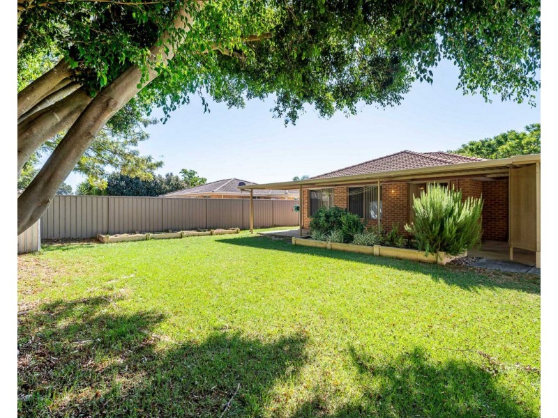 30 Chisholm Circle, Seville Grove WA 6112