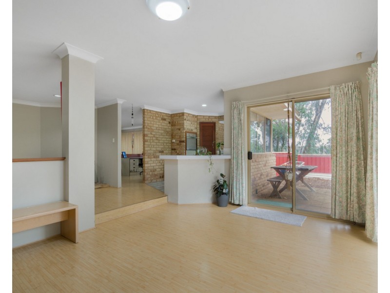 8 Wygonda Road, Roleystone WA 6111