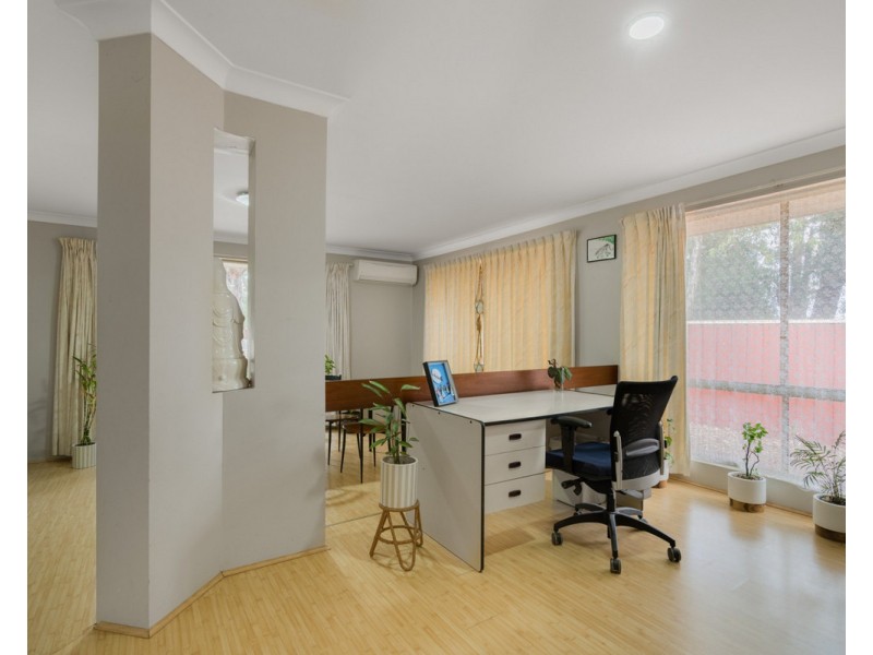 8 Wygonda Road, Roleystone WA 6111