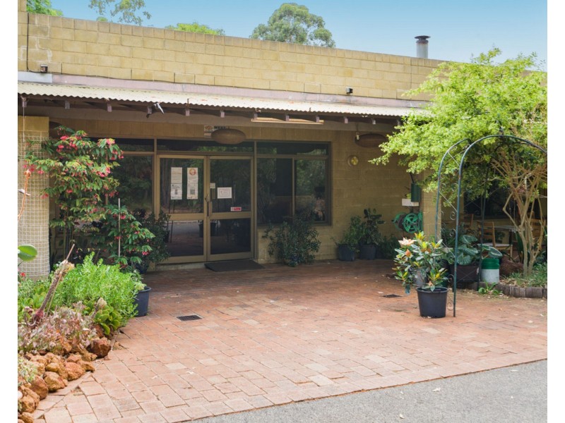 8 Wygonda Road, Roleystone WA 6111