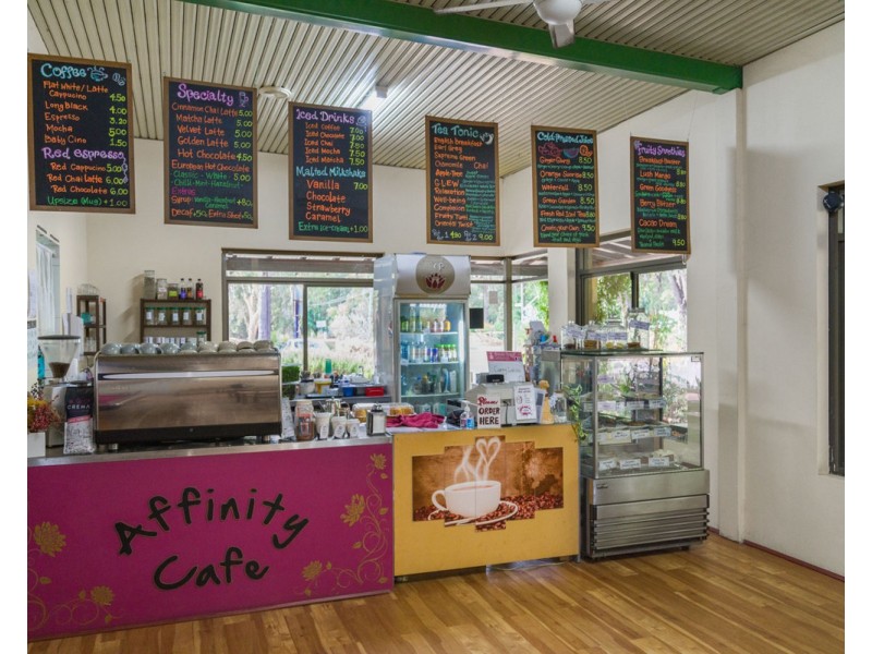 8 Wygonda Road, Roleystone WA 6111