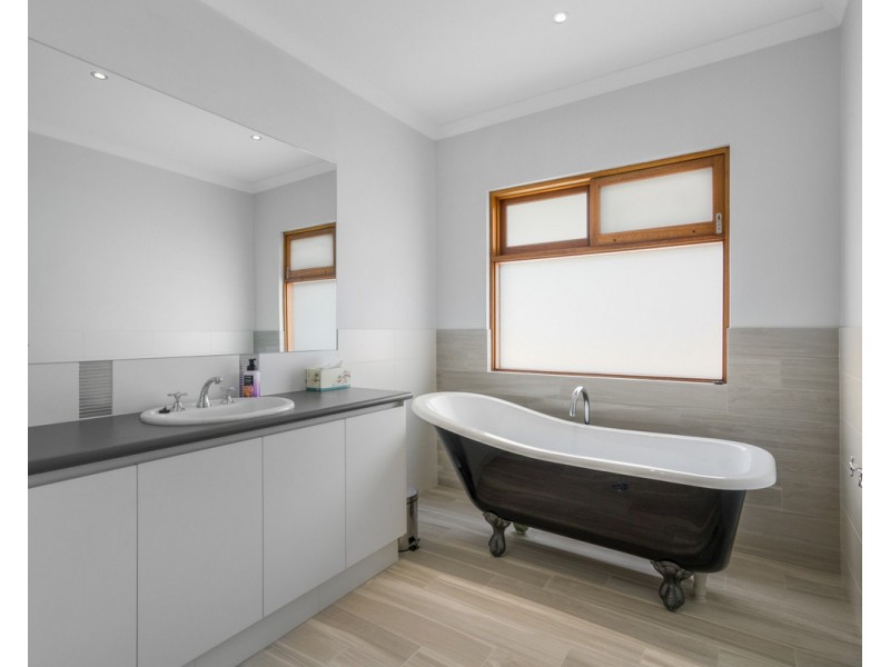 18 Paull View, Bedfordale WA 6112