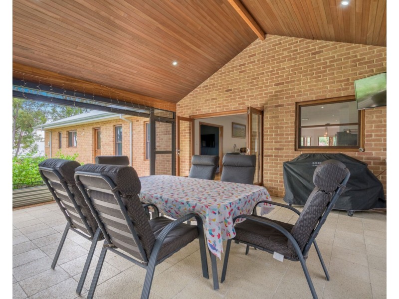 18 Paull View, Bedfordale WA 6112