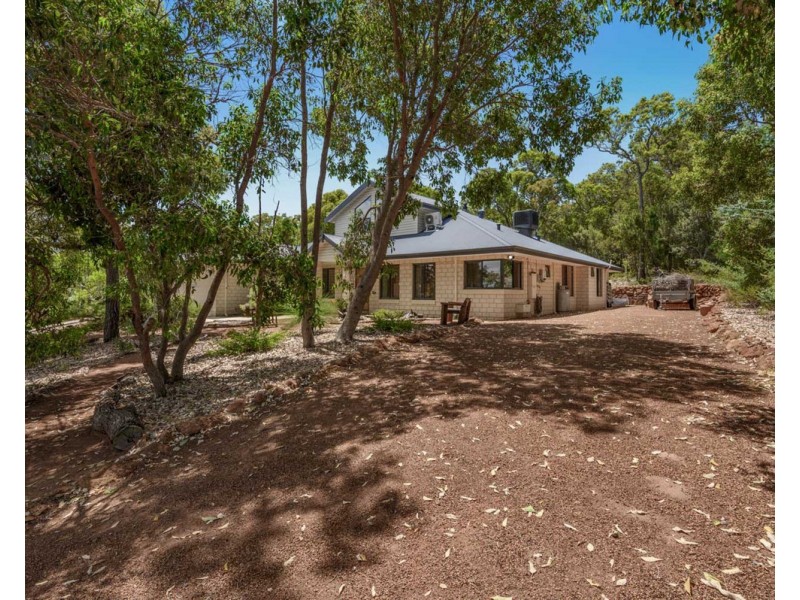 8 Devonleigh Street, Bedfordale WA 6112