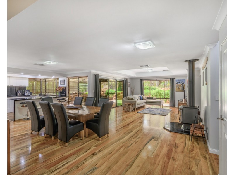 8 Devonleigh Street, Bedfordale WA 6112