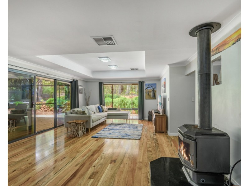 8 Devonleigh Street, Bedfordale WA 6112