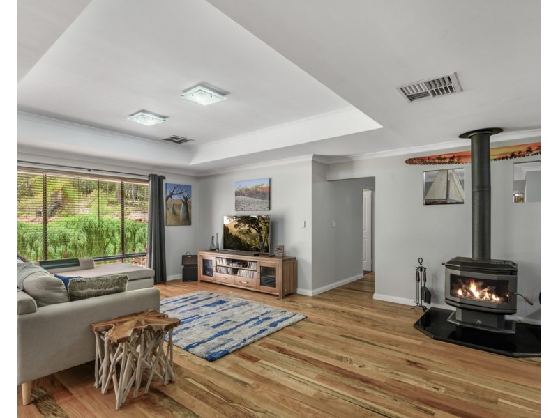 8 Devonleigh Street, Bedfordale WA 6112