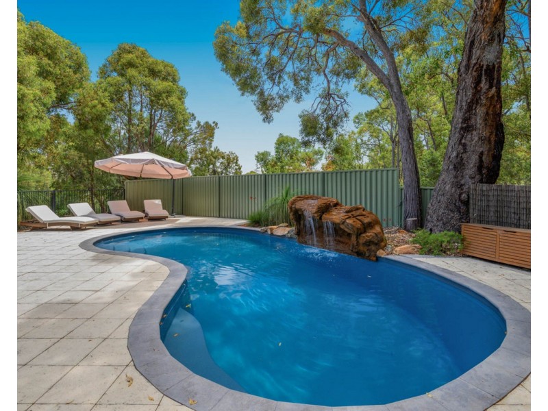 8 Devonleigh Street, Bedfordale WA 6112