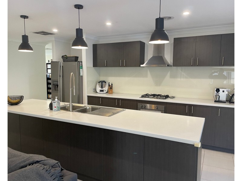 8 Pleasant Avenue, Piara Waters WA 6112