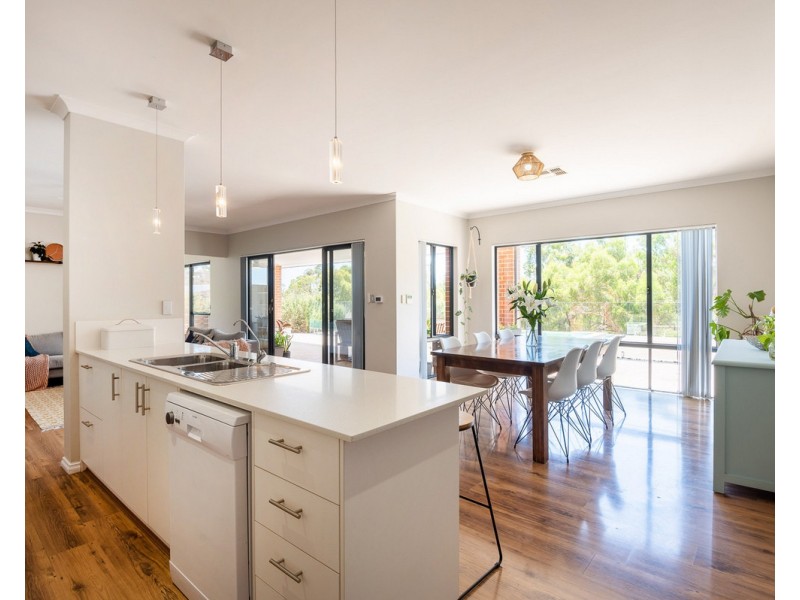 32 Benbecula Circle, Bedfordale WA 6112