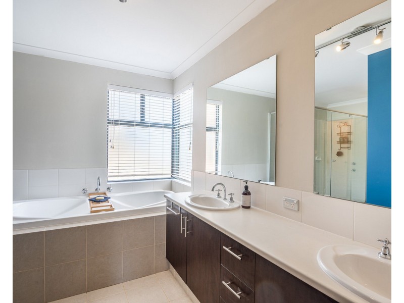 32 Benbecula Circle, Bedfordale WA 6112